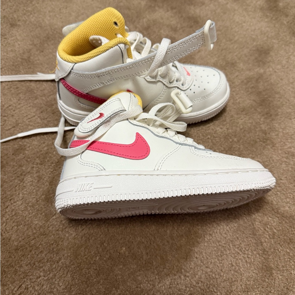 Nike White and Pink Sneakers Classic Design.
